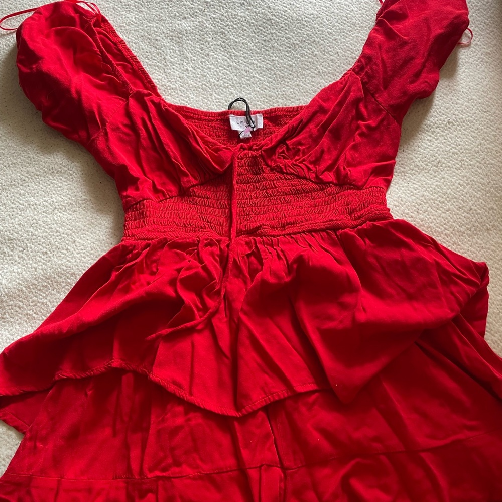 Le Lis Vibrant Red Top